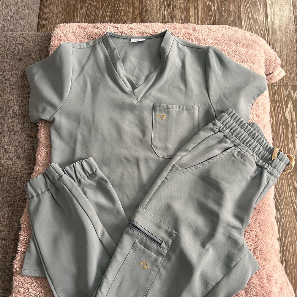 Gray Women's Scrub Set